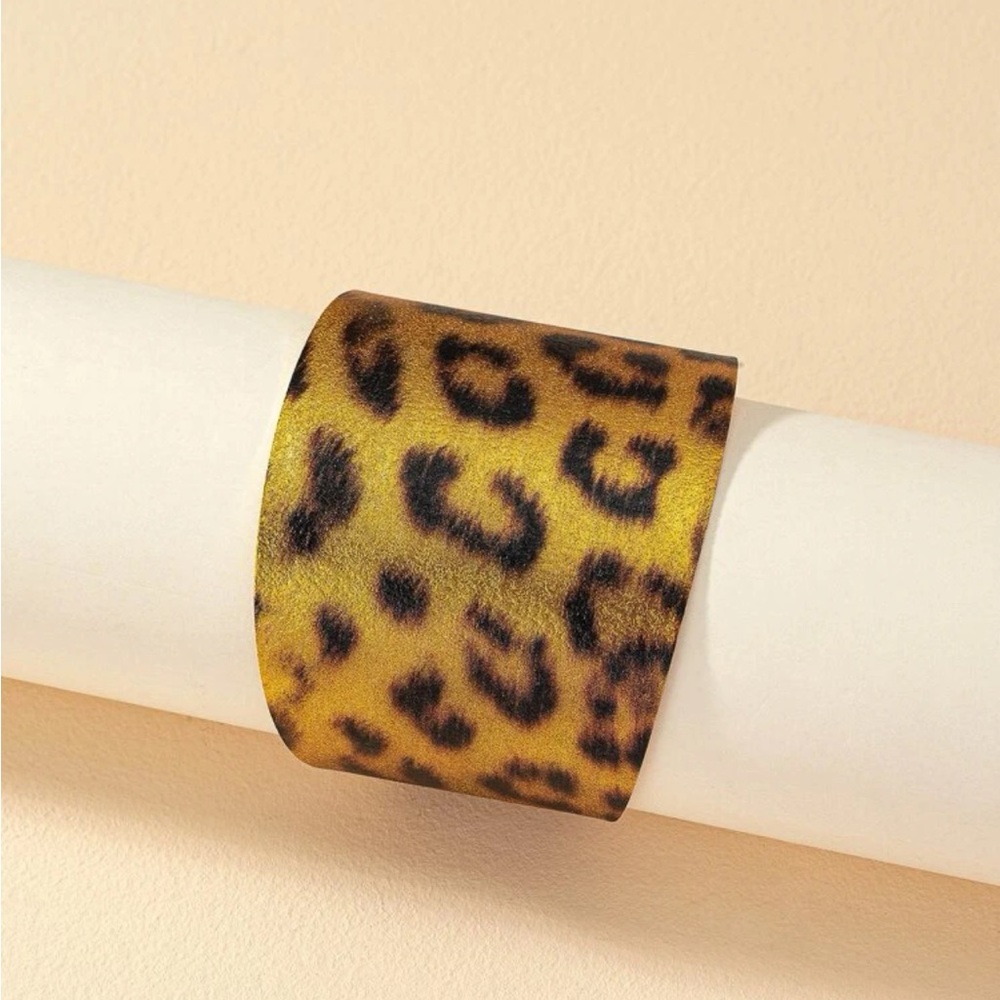 Leopard Pattern Cuff Bangle New - Picture 4 of 4